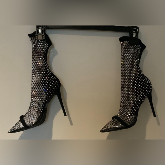 CAPE ROBBIN FISHNET HEELS SIZE 6.5 - Picture 1 of 3